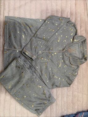 Children's Gray Pajama Set with Gold Stars and Comets  - Girl Age 6 Size
